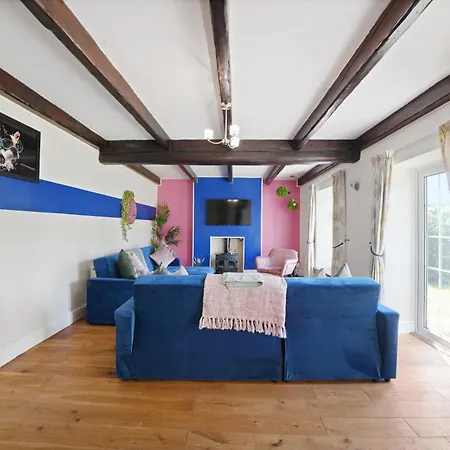 Stylish Abode - Sleeps 10 Bristol