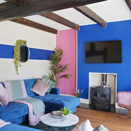 Stylish Abode - Sleeps 10 Hébergement de vacances Bristol