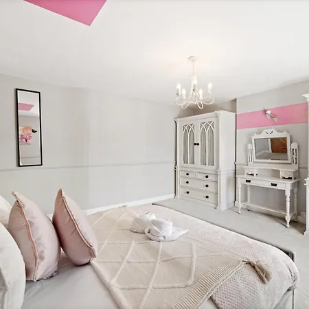 Semesterbostad Stylish Abode - Sleeps 10