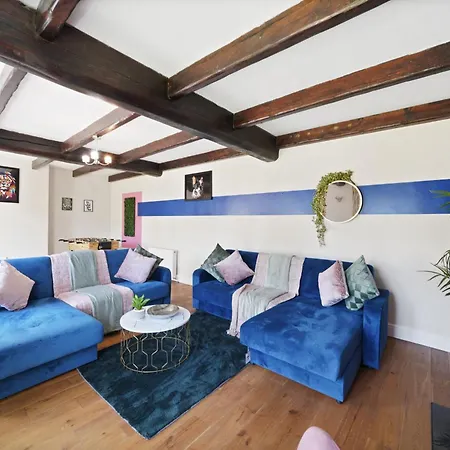 Stylish Abode - Sleeps 10 Hébergement de vacances Bristol