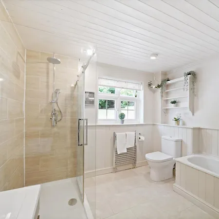Stylish Abode - Sleeps 10 * Bristol