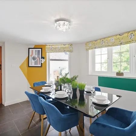 Stylish Abode - Sleeps 10
