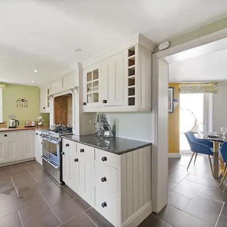 Stylish Abode - Sleeps 10 Feriehus