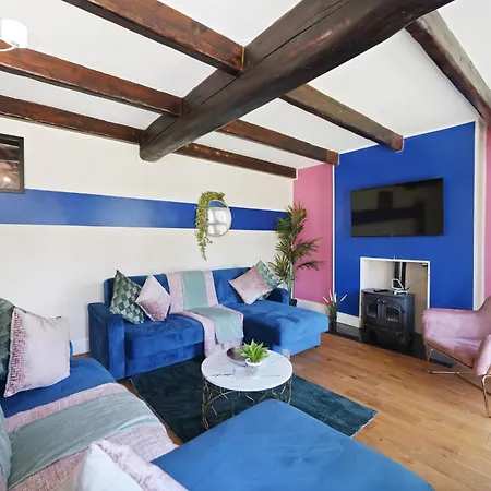 Stylish Abode - Sleeps 10 Bristol